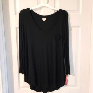 Black long sleeve,ribbed vneck tshirt